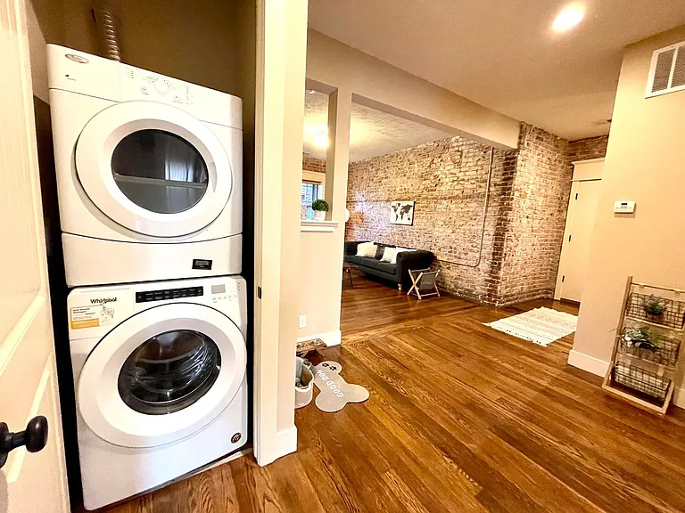 2934 Leavenworth St — Photo 11