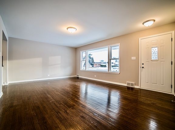 2nd image of 418 Buckthorne Ln