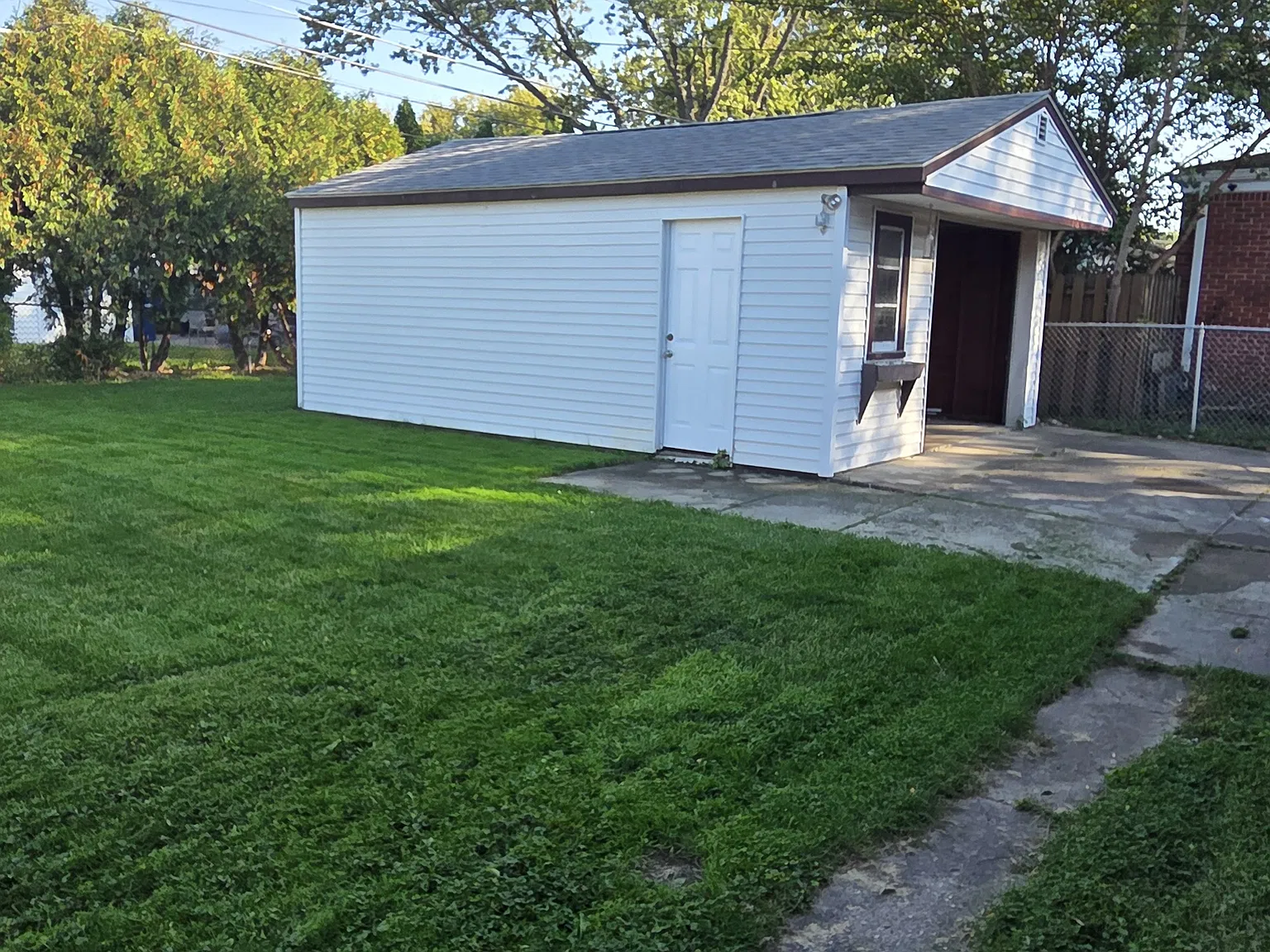 3 bed, 1.5 bath, 1007 sqft, $1,900 — Photo 4