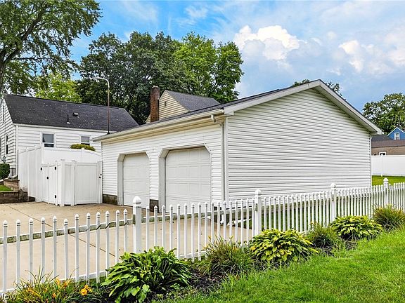 4th image of 2196 Renwick Dr