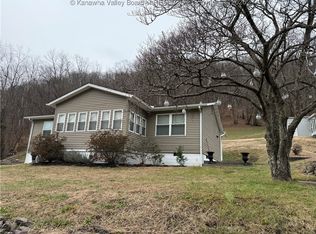 109 Keenan Hill St, Cedar Grove, WV 25039