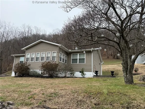109 Keenan Hill St, Cedar Grove, WV 25039