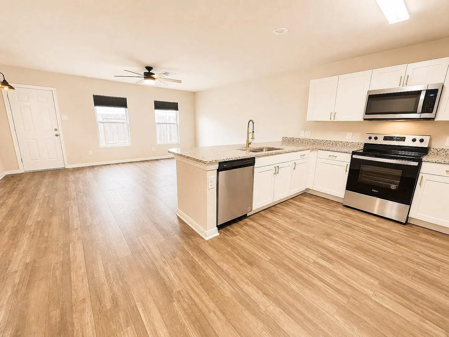 4 bed, 2.0 bath, 1471 sqft, $1,700 — Photo 3