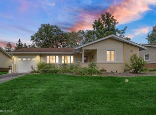 236 Holly Ln, Elk Grove Village, IL 60007