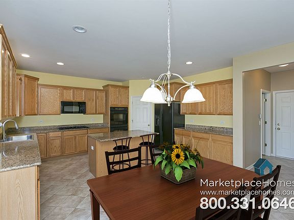 5th image of 25316 Balmoral Dr