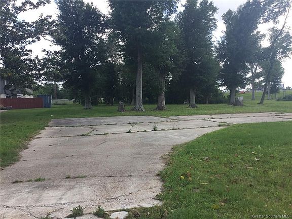 5th image of 1802 E Prien Lake Rd