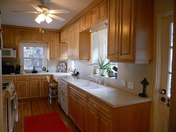 2nd image of 3219 Trumbull St