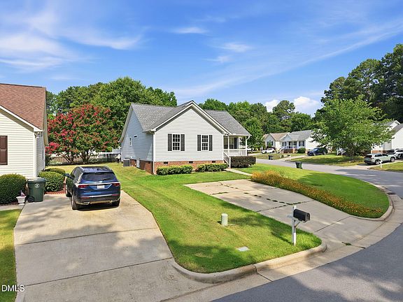2nd image of 117 Dullis Cir