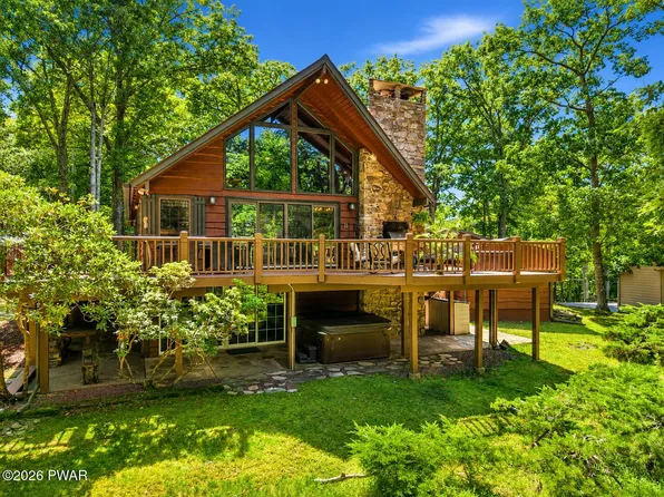 233 Indian Dr, Greentown, PA 18426