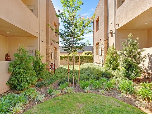 2nd image of 90-98 N Oakview Dr #98-2