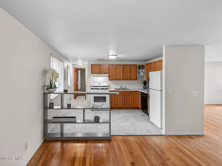 29 Demmert Ave — Photo 10