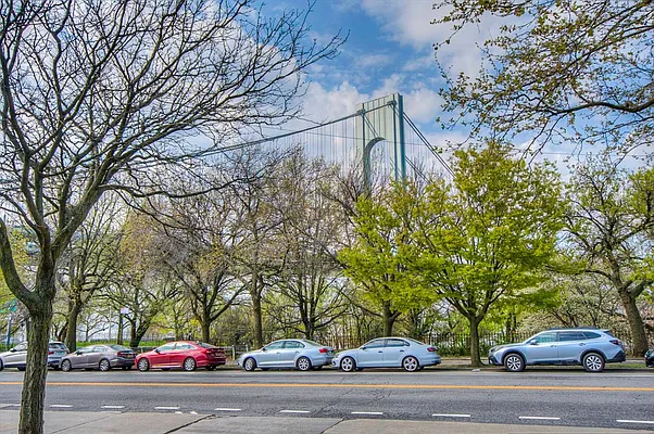 Sold by REMAX Elite | media 16