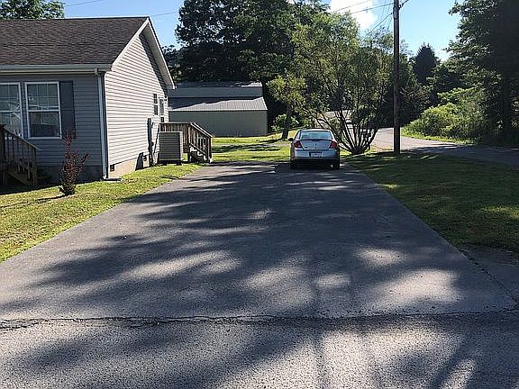 3rd image of 9227 Mountain Laurel St