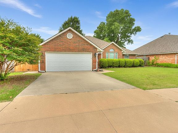 3rd image of 4016 Mayfair Dr