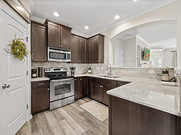 4th image of 3807 Crimson Clover Ave
