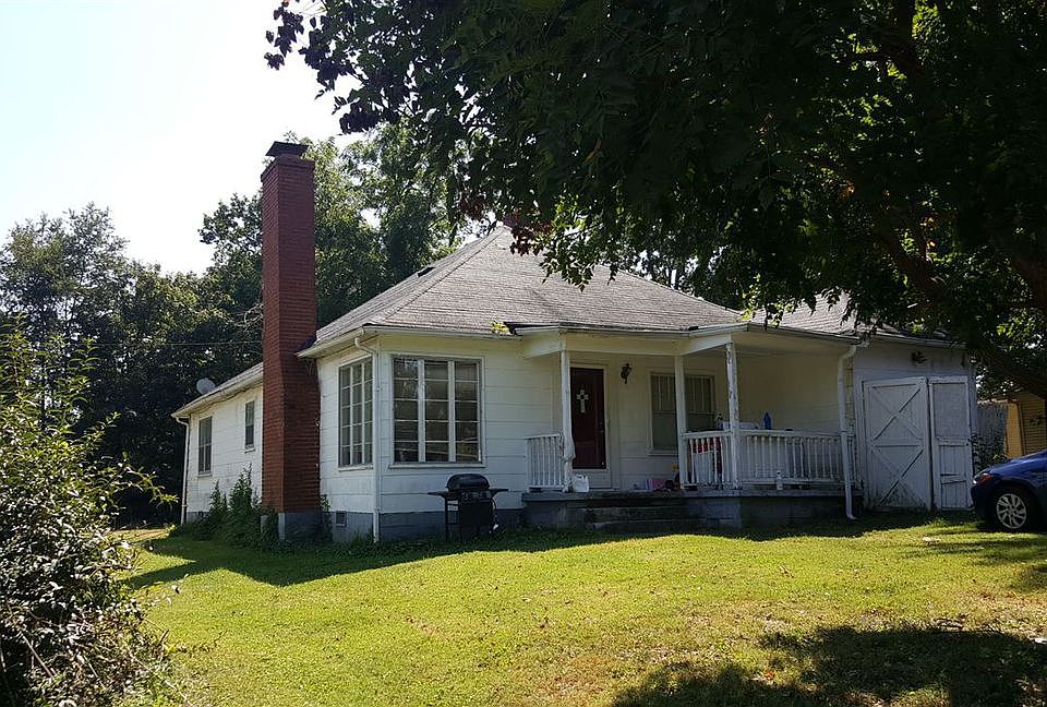 1st image of 206 W Caroline St