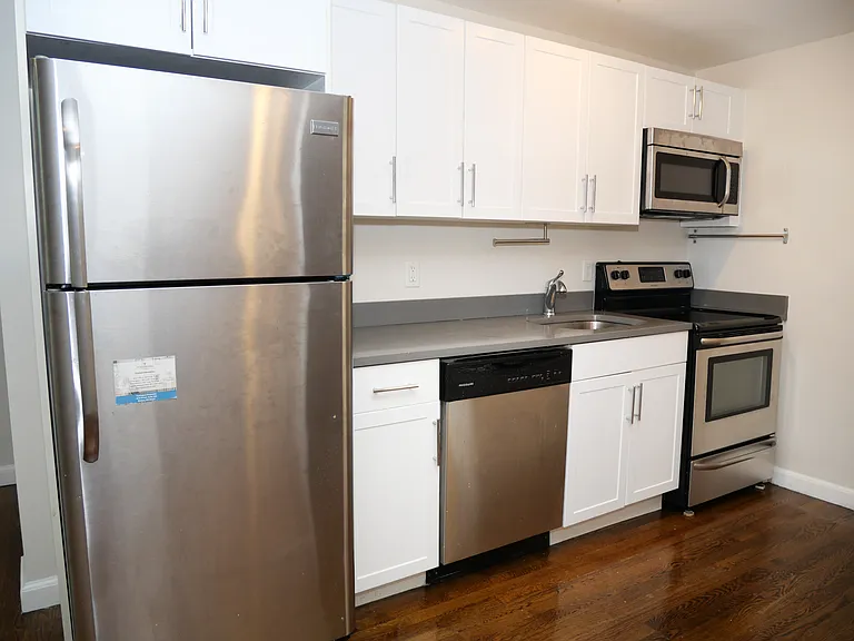 45 Carlton St #7 — Photo 2