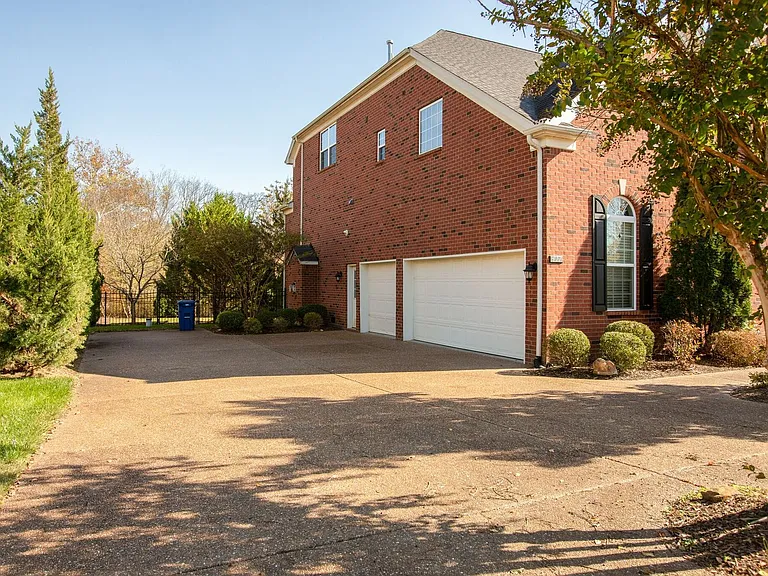 417 Gambrel Ct — Photo 46