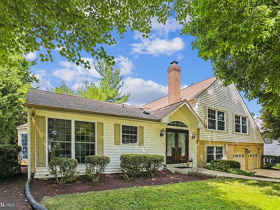 4th image of 9109 Willow Pond Ln