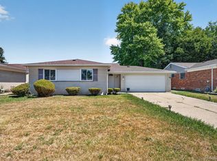 693 Hamlet Rd, Auburn Hills, MI 48326