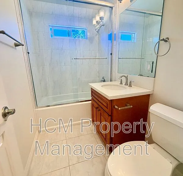 922 W 25th St #1 — Photo 14