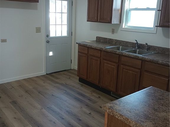 5th image of 208 S H St