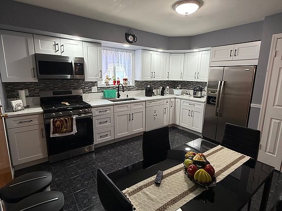 3rd image of 16 Wilson Ave Floor 2