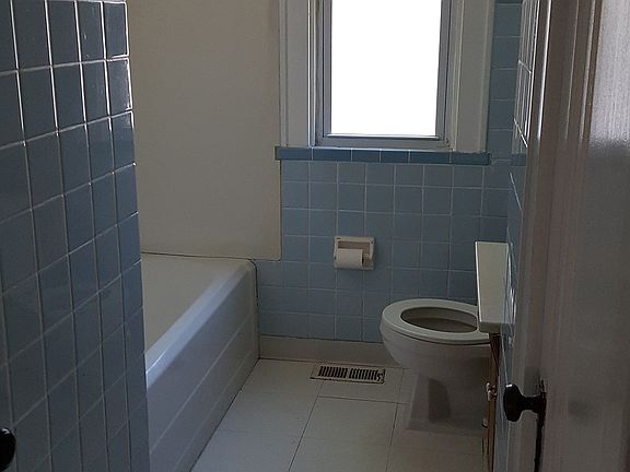 3rd image of 818 Abston Ave