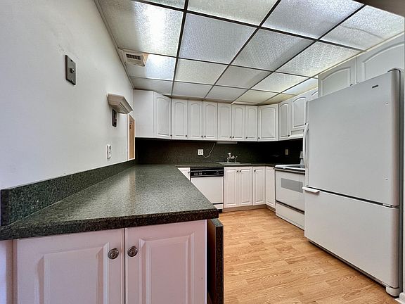 2nd image of 307 Greenbrier C