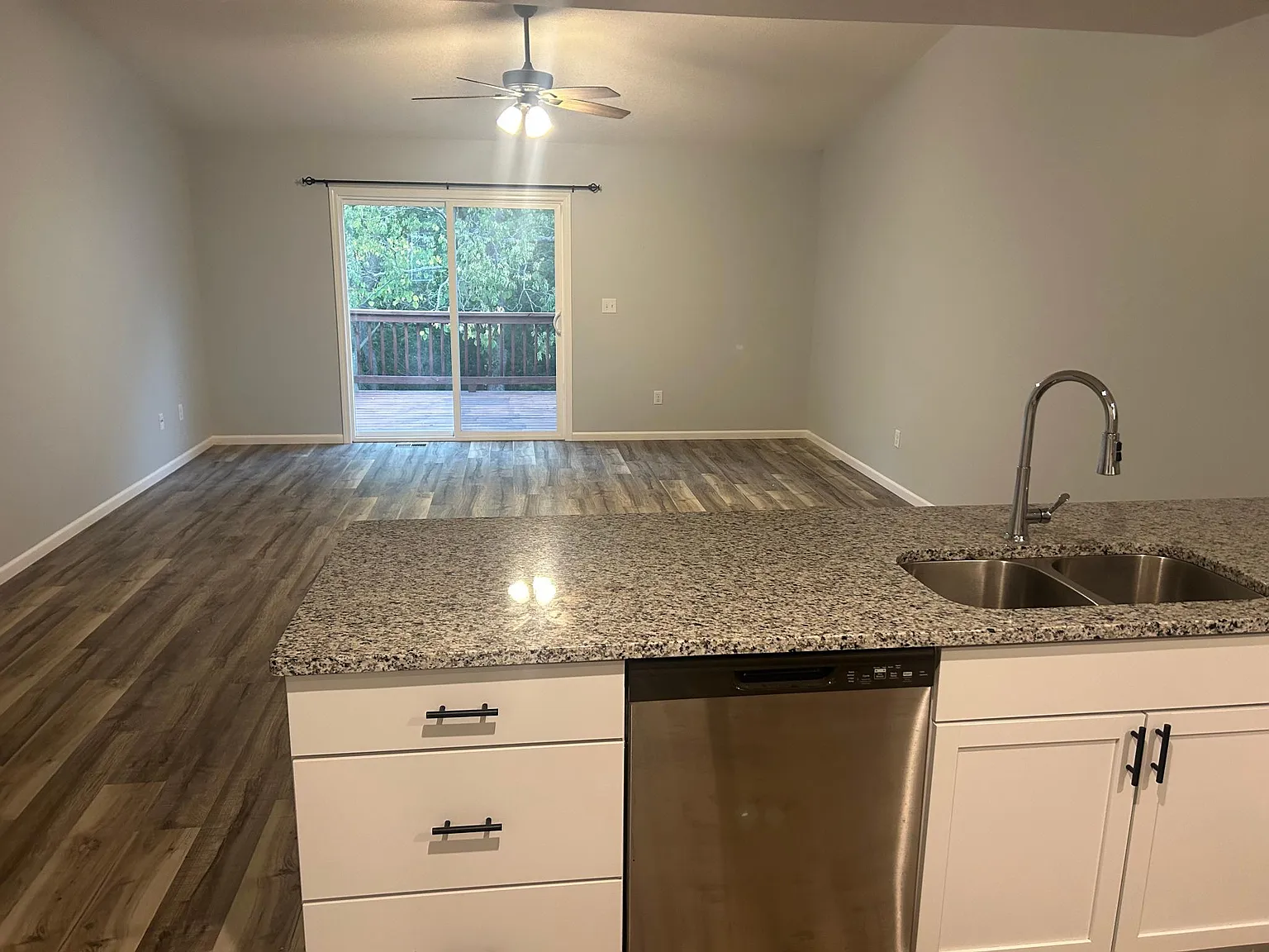 3 bed, 2000 sqft, $1,850 — Photo 2