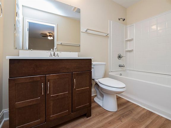 4th image of 121 Macey Ave