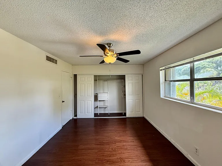 560 SE 2nd Ave — Photo 8