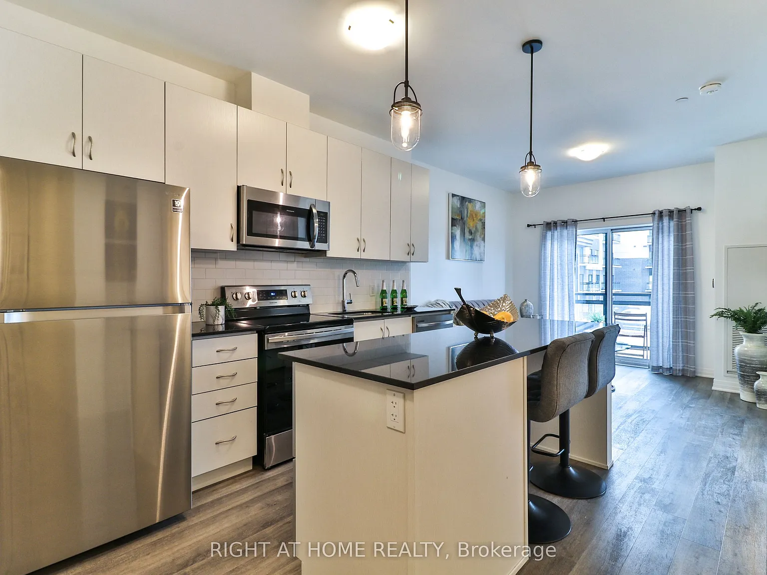 102 Grovewood Cmn — Photo 2