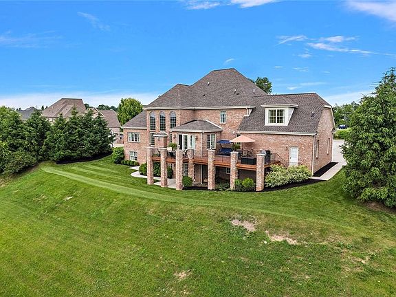 3rd image of 111 Archberry Dr