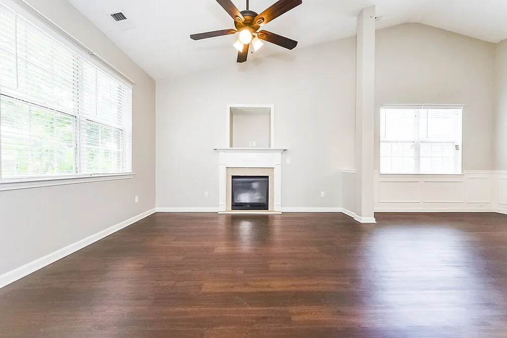 3 bed, 2.0 bath, 1485 sqft, $2,015 — Photo 3