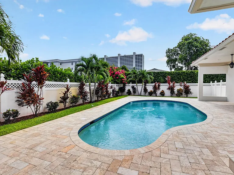 899 Granada Dr — Photo 32