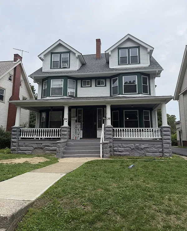 5 bed, 1.0 bath, 1300 sqft, $2,395 — Photo 1