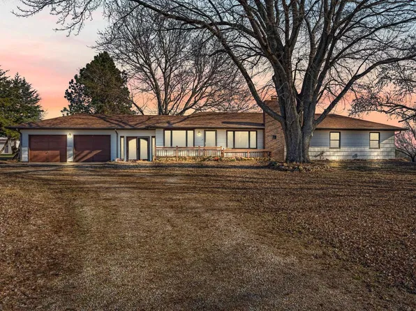 8924 SE Berryton Rd, Berryton, KS 66409