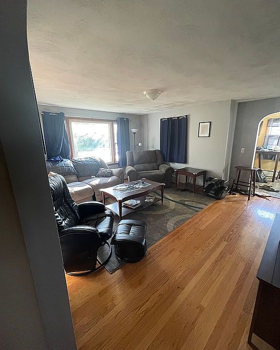 2nd image of 27 East St