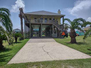929 S Selwyn Rd, Crystal Beach, TX 77650