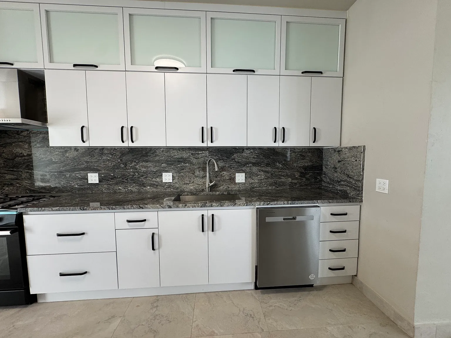 3 bed, 1917 sqft, $2,900 — Photo 3