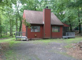 304 Somerset Dr, East Stroudsburg, PA 18301