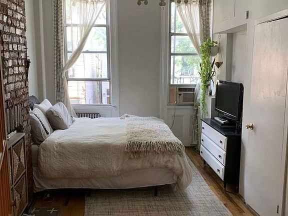 5th image of 257 Powers St APT 2L