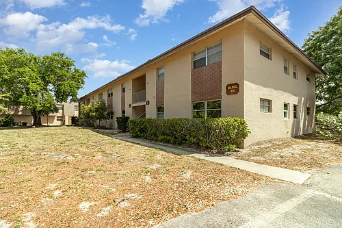 3135 Shady Dell Ln Photo 1