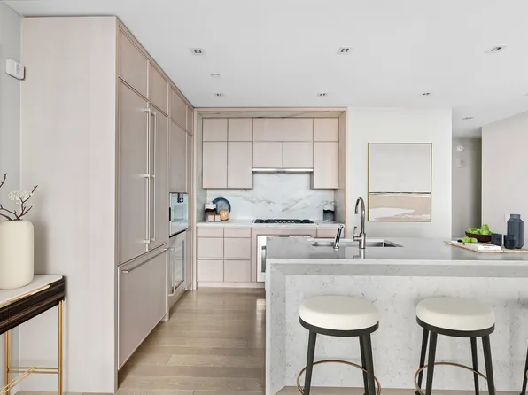 138 East 50th Street image 4 of 19