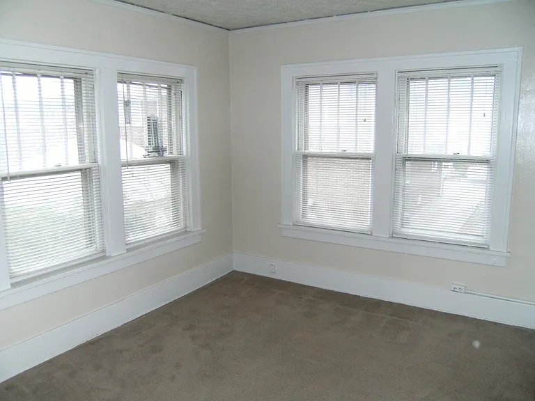 4804 1/2 Davenport St — Photo 6