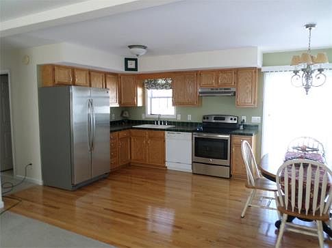 4th image of 408 Sussex St