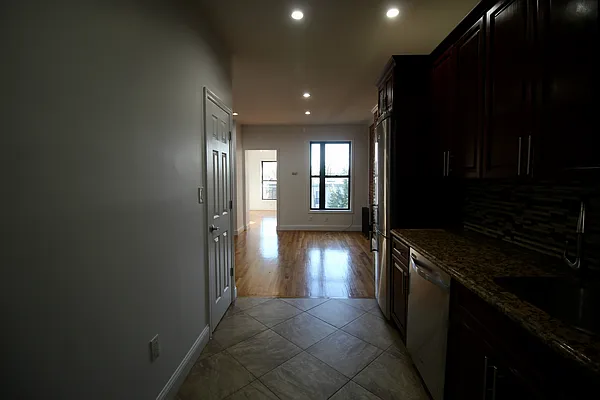 Rented by Hagstrom Management Inc | media 8