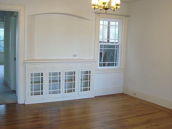 3rd image of 584 Victoria St