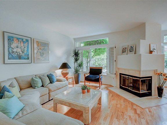 Living room with Fireplace